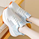 حذاء رياضي نسائي 👢